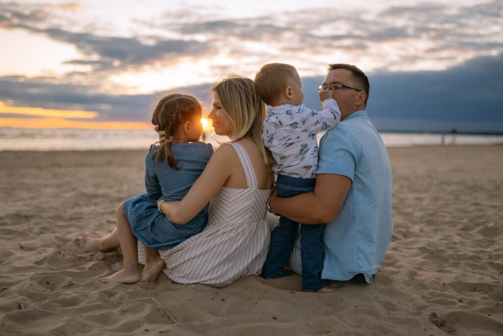 Back view beautiful family sunset beach blonde woman man glasses 476952 96 Back view beautiful family sunset beach blonde woman man glasses 476952 96